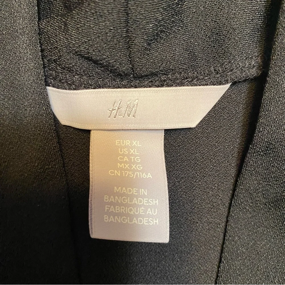 H&M Women’s Black V Neck Blouse - XL - Picture 4 of 4
